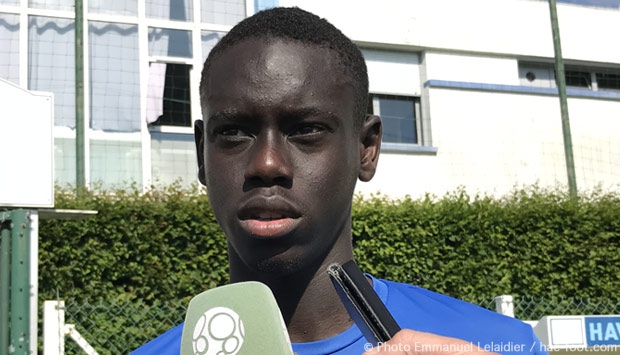 Une minute d'applaudissements ce soir à la mémoire de Samba Diop