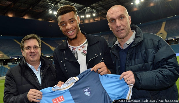 Harold Moukoudi signe pro avec le HAC pour 3 saisons