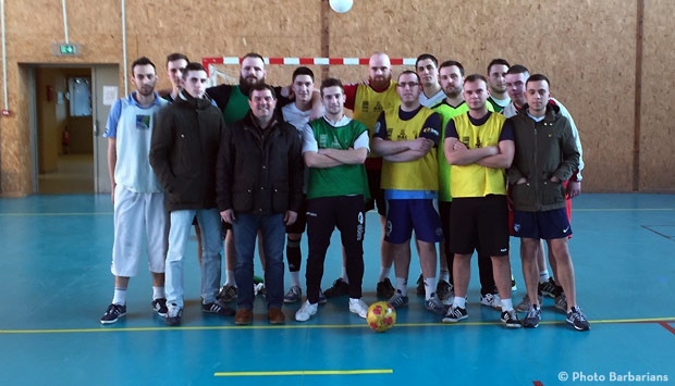 Thierry Goudet rencontre quelques "Barbarians" autour de mini-matchs de foot
